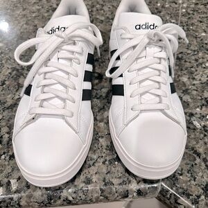 Women’s size 8.5 Adidas Grand Court Cloudfoam Comfort Tennis Shoes